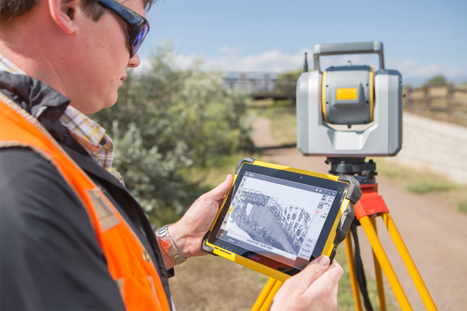 Сканирующий тахеометр Trimble SX-10 и планшет Trimble T10 Tablet 